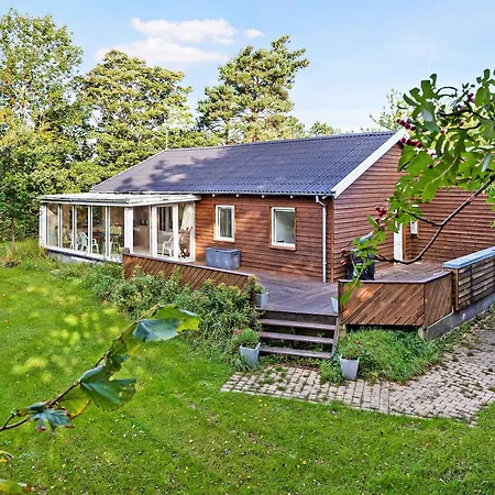 Holiday home Scenic Summer House 600 Meters From Sandy *