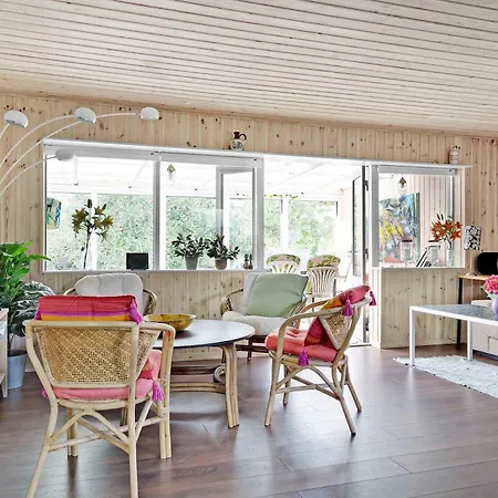 Holiday home Scenic Summer House 600 Meters From Sandy
