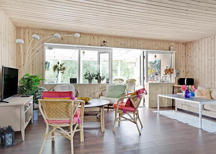 Vakantiehuis Scenic Summer House 600 Meters From Sandy