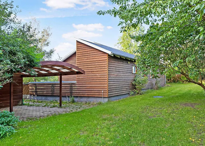 Scenic Summer House 600 Meters From Sandy Vakantiehuis